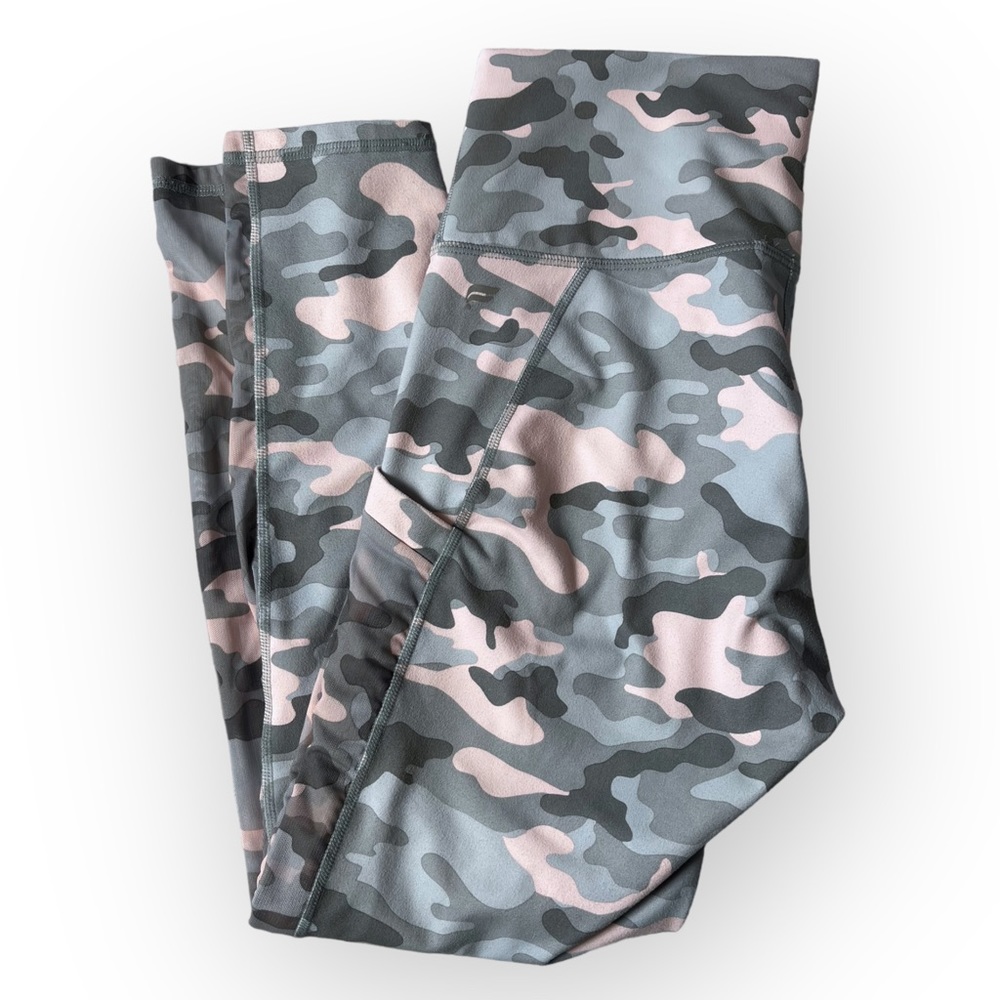 Fabletics On The Go PowerHold High Waist Capri Crop Leggings Pink Camo Sz Small